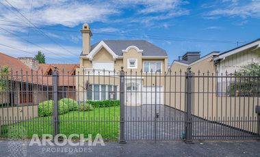 Casa en  Bernal - Venta