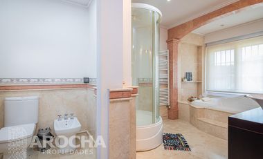 Casa en  Bernal - Venta