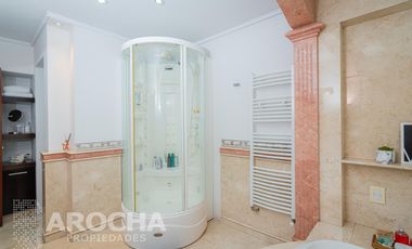 Casa en  Bernal - Venta