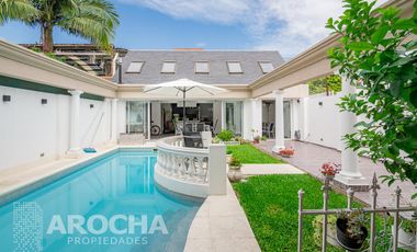 Casa en  Bernal - Venta