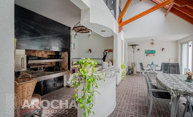 Casa en  Bernal - Venta