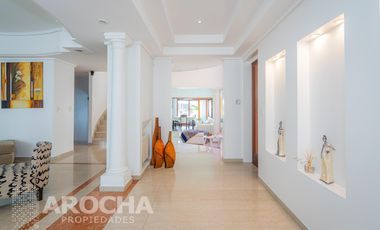 Casa en  Bernal - Venta