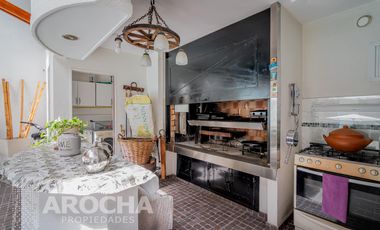 Casa en  Bernal - Venta