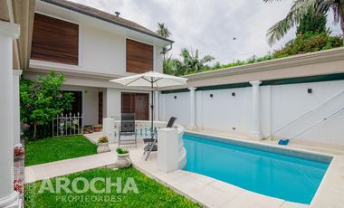 Casa en  Bernal - Venta