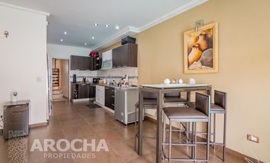 Casa en  Bernal - Venta