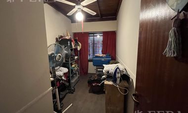 Venta de casa de 6 ambientes con cochera y piscina en Sarandí