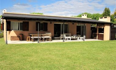3 DORMITORIOS Y AREA DE SERVICIO. LOTE INTERNO.