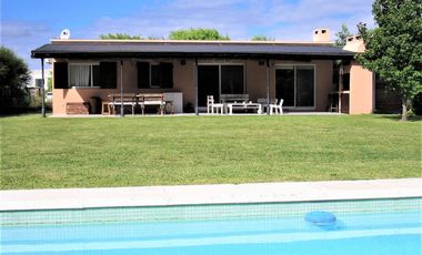 3 DORMITORIOS Y AREA DE SERVICIO. LOTE INTERNO.