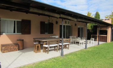 3 DORMITORIOS Y AREA DE SERVICIO. LOTE INTERNO.