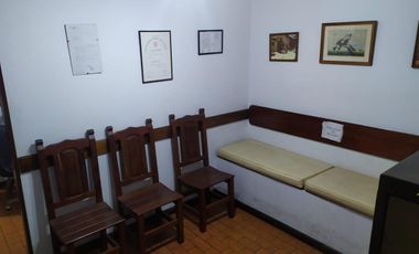 Oficina en el centro de san isidro 22 metros con baños comunes en cada piso