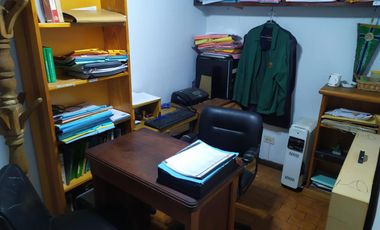 Oficina en el centro de san isidro 22 metros con baños comunes en cada piso