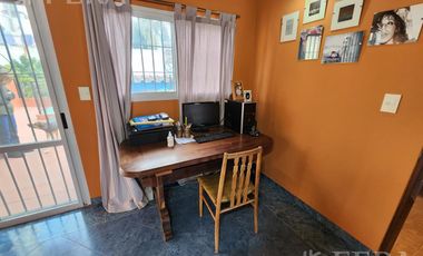 Venta casa de 5 ambientes con cochera en Wilde