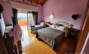 Venta casa de 5 ambientes con cochera en Wilde