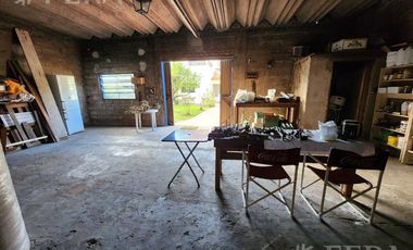 Venta casa de 5 ambientes con cochera en Wilde