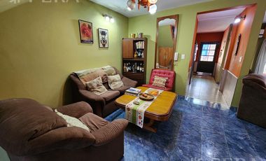 Venta casa de 5 ambientes con cochera en Wilde