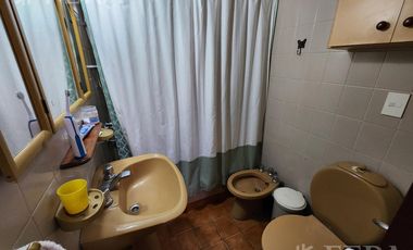 Venta casa de 5 ambientes con cochera en Wilde