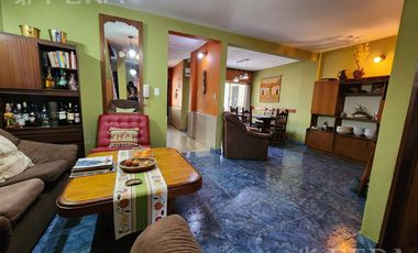 Venta casa de 5 ambientes con cochera en Wilde