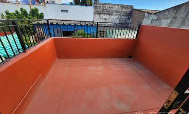 Venta casa de 5 ambientes con cochera en Wilde