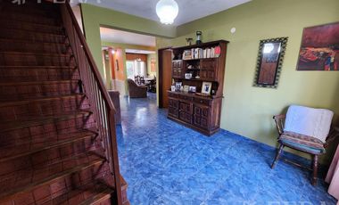 Venta casa de 5 ambientes con cochera en Wilde