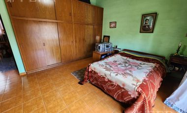 Venta casa de 5 ambientes con cochera en Wilde