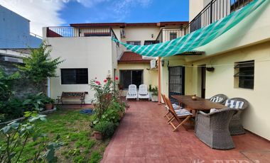 Venta casa de 5 ambientes con cochera en Wilde