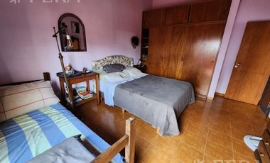 Venta casa de 5 ambientes con cochera en Wilde