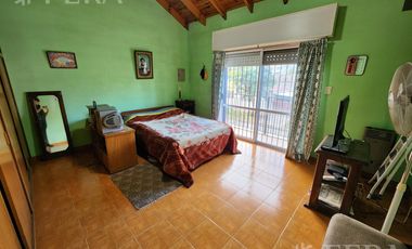 Venta casa de 5 ambientes con cochera en Wilde
