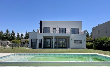 Casa en venta en San Matias a la laguna - A estrenar