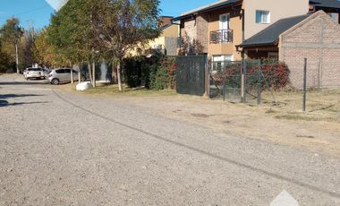 Complejo de departamentos y casa, en Plottier!!