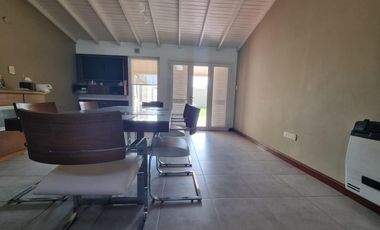 Casa en  venta en Junin centrica, dos habitaciones, amplio patio.