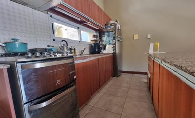 Casa en  venta en Junin centrica, dos habitaciones, amplio patio.