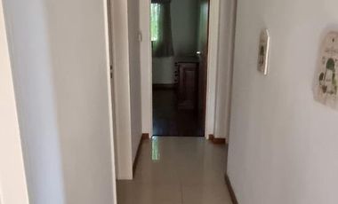 Importante Casa con 5 Dormitorios   Bosquecito propio