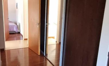 Importante Casa con 5 Dormitorios   Bosquecito propio