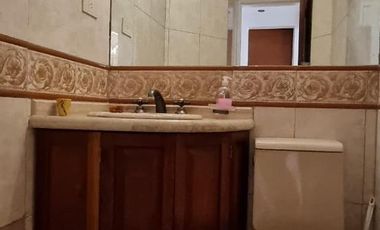 Importante Casa con 5 Dormitorios   Bosquecito propio