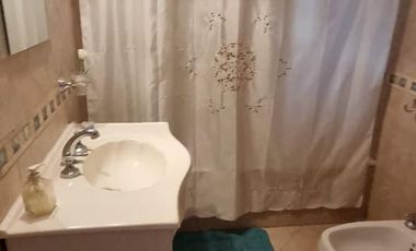 Importante Casa con 5 Dormitorios   Bosquecito propio