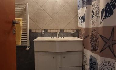 Importante Casa con 5 Dormitorios   Bosquecito propio