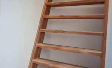 Importante Casa con 5 Dormitorios   Bosquecito propio