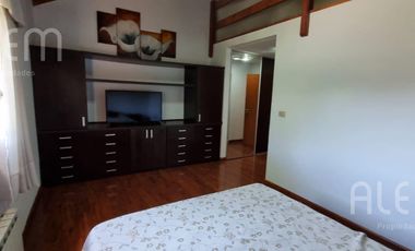 Importante Casa con 5 Dormitorios   Bosquecito propio