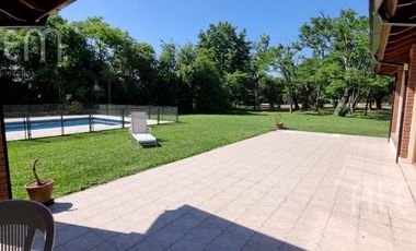 Importante Casa con 5 Dormitorios   Bosquecito propio