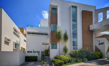 CASA EN CONDOMINIO EN VENTA 3 NIVELES EN RINCONADA DE SANTA RITA, GUADALAJARA