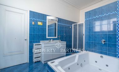 Gran casa con uso comercial