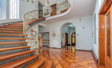 Gran casa con uso comercial
