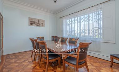 Gran casa con uso comercial