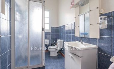 Gran casa con uso comercial