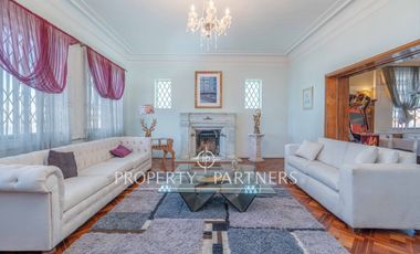 Gran casa con uso comercial