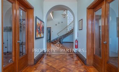Gran casa con uso comercial