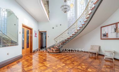 Gran casa con uso comercial