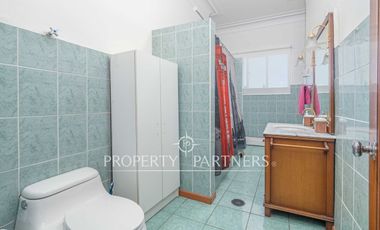 Gran casa con uso comercial