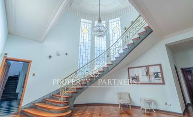 Gran casa con uso comercial