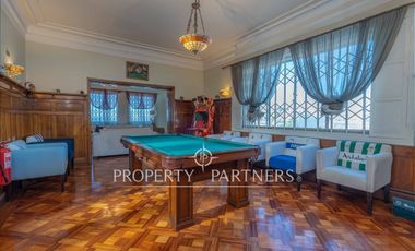 Gran casa con uso comercial